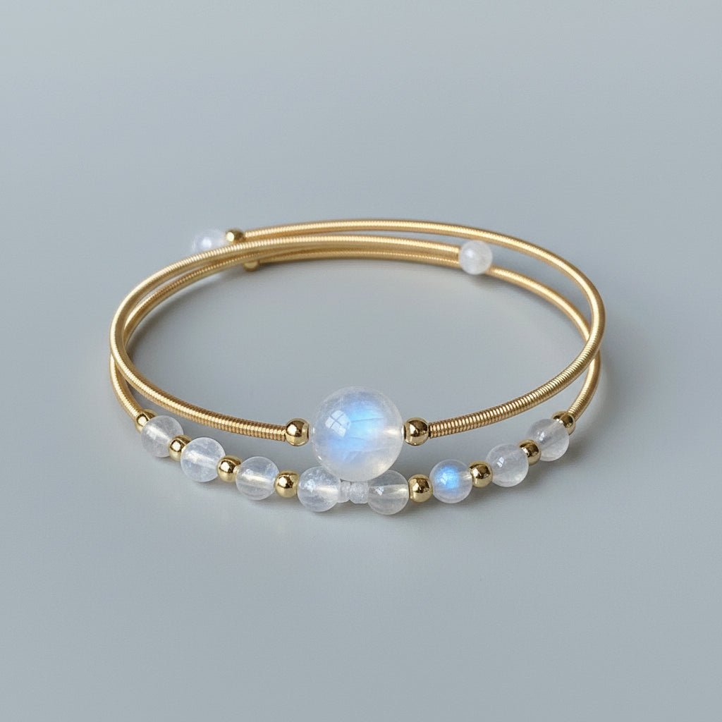 Lunéa Pearl Moonstone Bracelet with freshwater pearls and moonstone accents